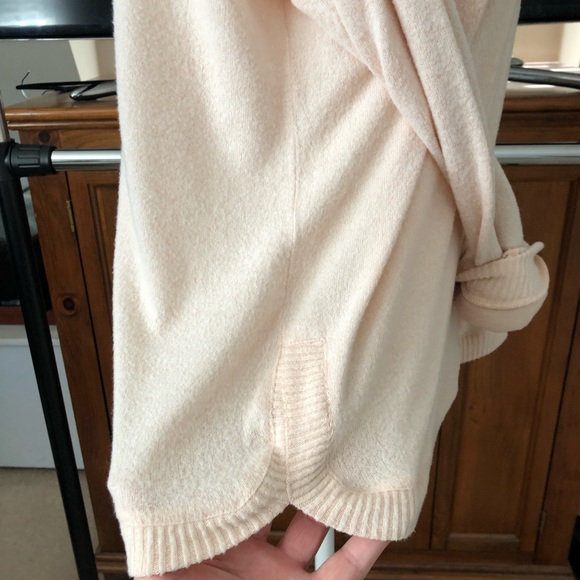 Peyton Primrose Shoulder Cut Out Sweater size Large - Picture 6 of 10